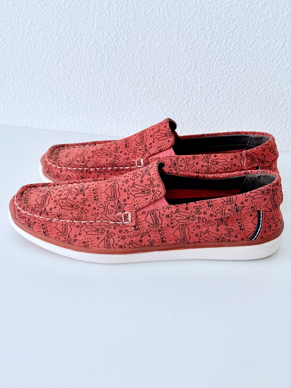 Hush Puppies Toby Venetian Suede Loafers Red Pepper Doodle Print Men’s Size 8